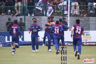 नेपाल र अमेरिका भिड्दै 